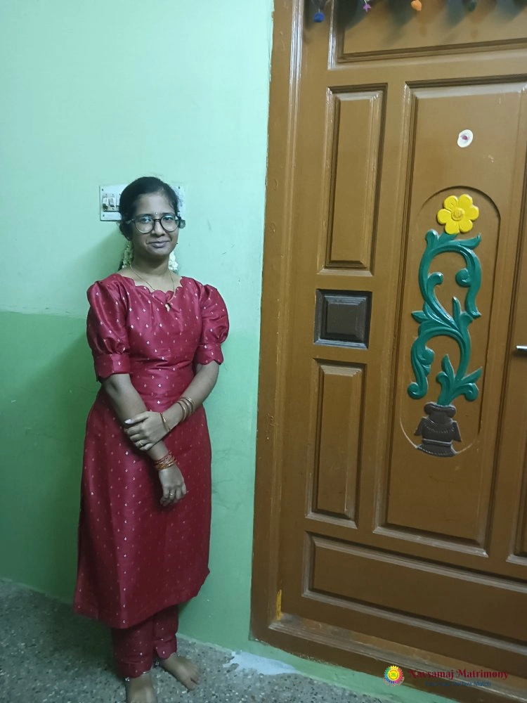 Tharani Vetrivel View 2 Profile Image - Navsamaj Matrimony